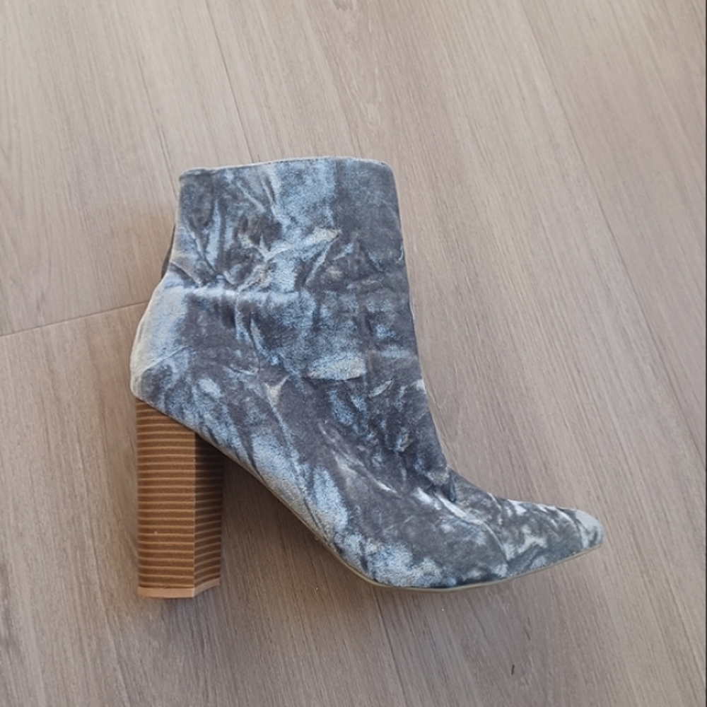 Wild Diva Crushed Velvet Ankle Block Heel Boots